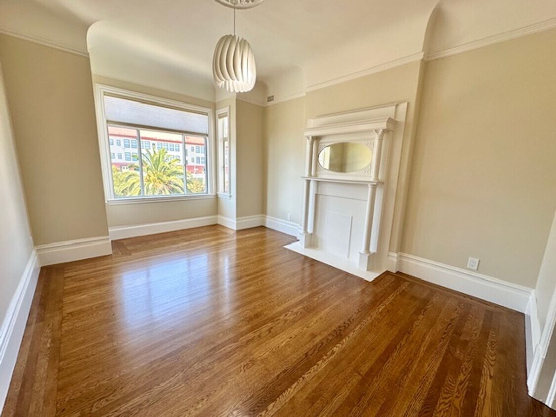 Primary Photo - Charming Top Floor Sunny Edwardian