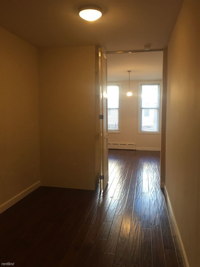 Building Photo - 2 br, 1 bath  - 2027 Harman St 1