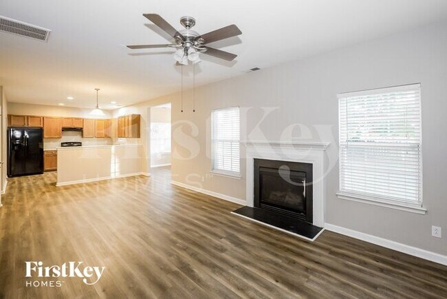 Foto del edificio - 11101 Dulin Creek Blvd