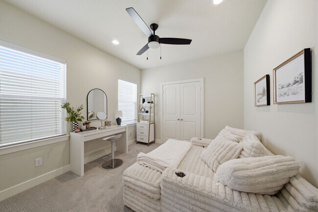 Foto del edificio - 5929 Haring Ln