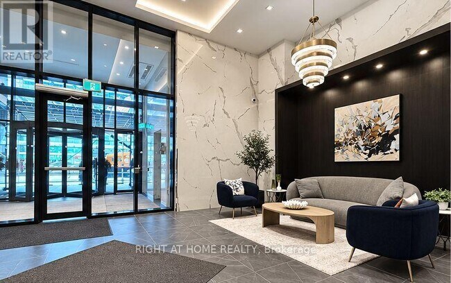Photo du bâtiment - 4955 Yonge St