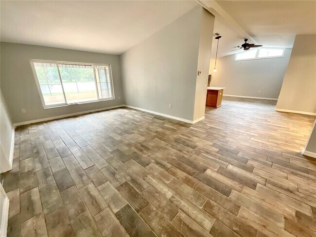 Foto del edificio - 2991 Valencia Ln E