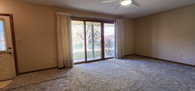 Building Photo - 49435 Richmond Ct