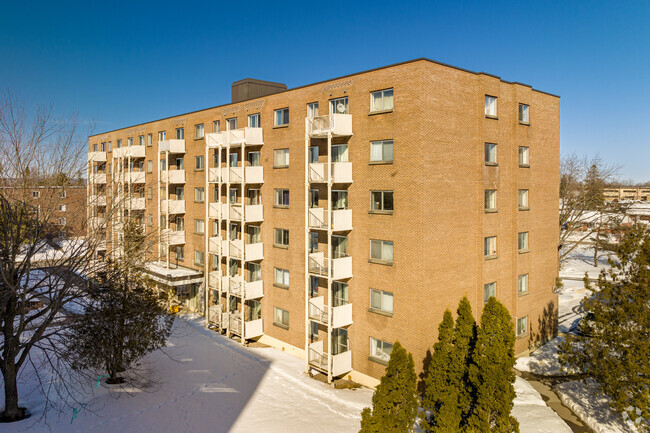 Building Photo - Habitat du Lac Leamy