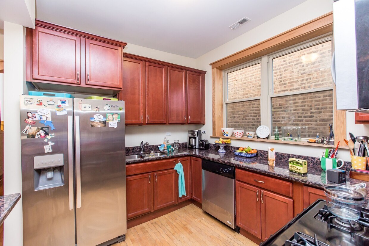 Foto principal - 1048 N Oakley Blvd