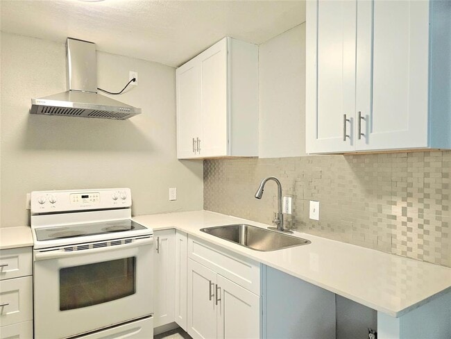 Building Photo - 4419 W Bayshore Dr
