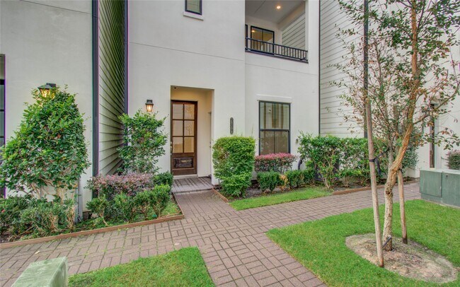 Building Photo - 2810 Grand Fountains Dr