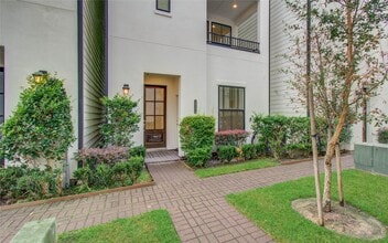 Building Photo - 2810 Grand Fountains Dr