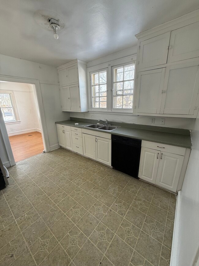 Building Photo - 240 N 34th St