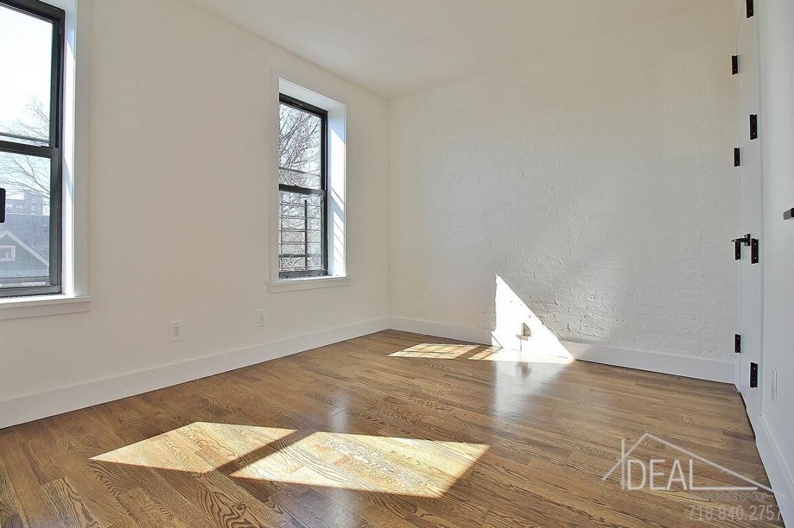 Primary Photo - 249 Midwood St