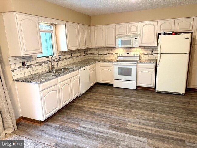 Foto del edificio - 1121 Progress Rd