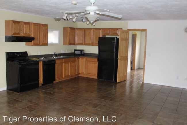 Foto del edificio - 1 br, 1 bath House - 211 Broad St