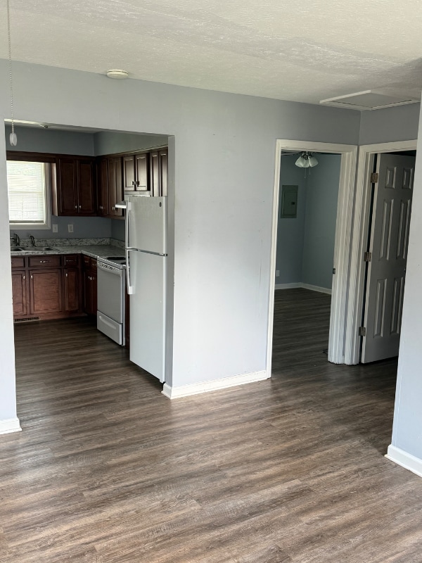 Building Photo - 105 Combs Blvd