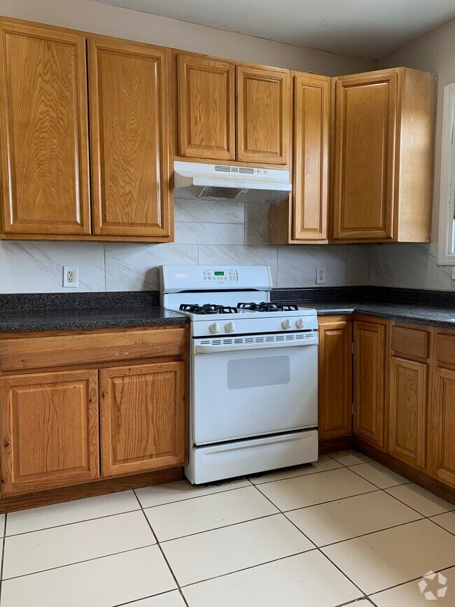 Upper Clinton Hill Apartments for Rent with a Garage Newark, NJ 2