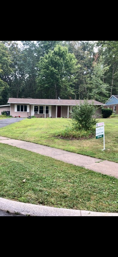 Foto principal - 1952 Highland Dr