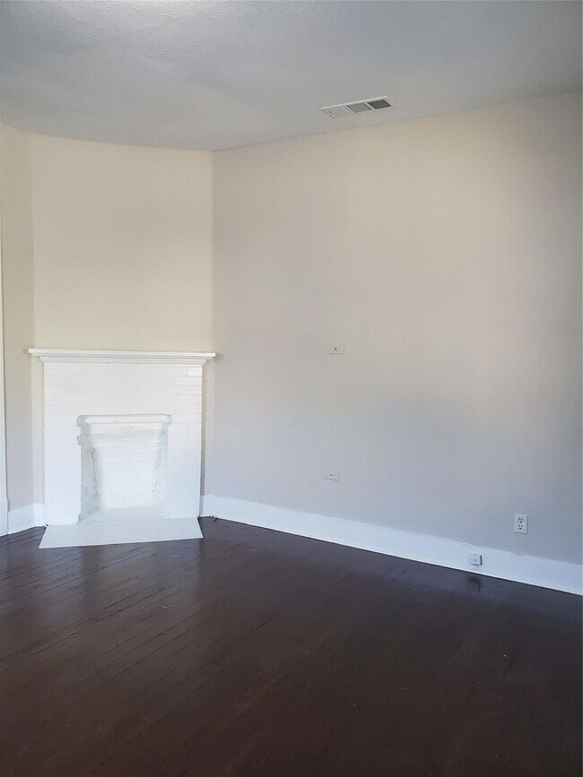 Foto del edificio - Spacious 3 Bed, 1 Bath Near Historic Fairmount- 76104