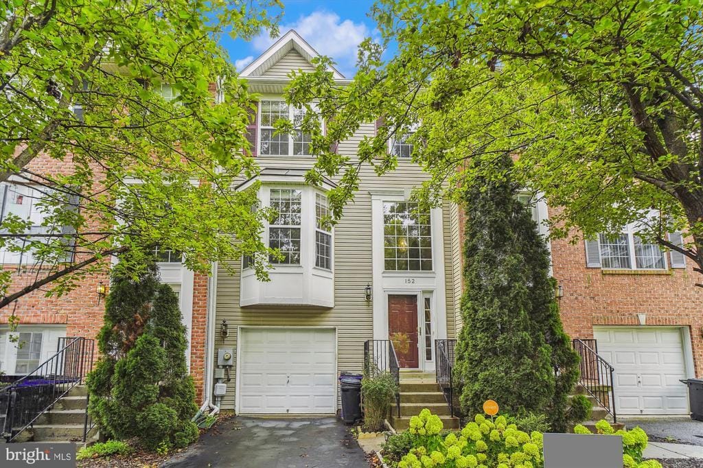 Primary Photo - 152 Fieldstone Ct