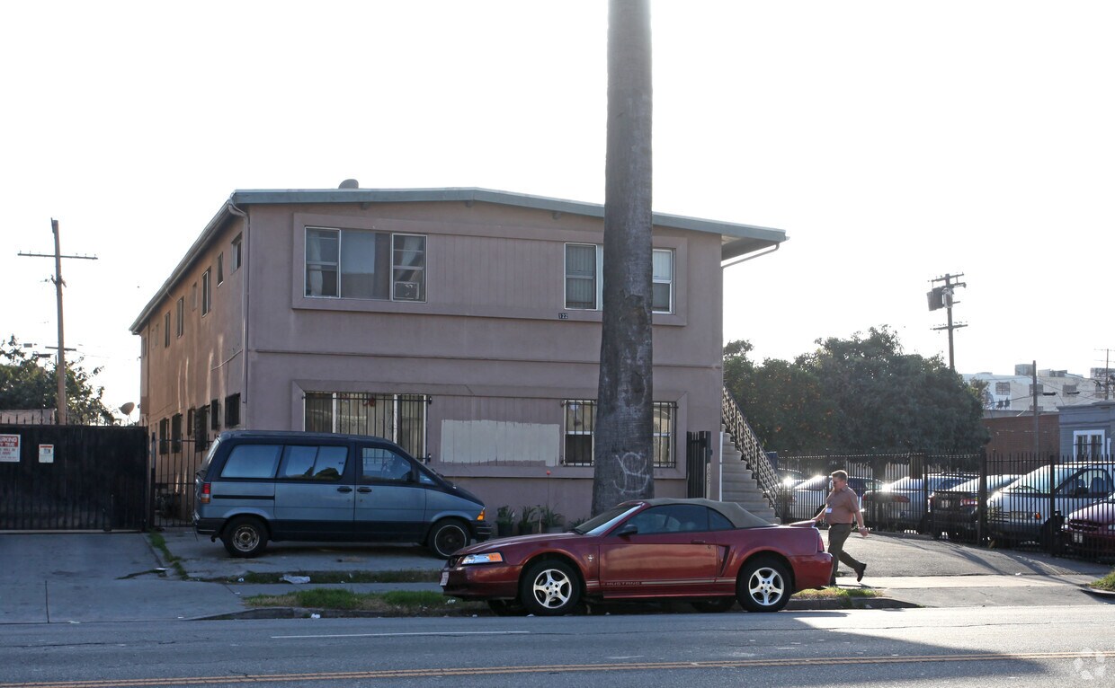 Foto del edificio - 122 E Adams Blvd