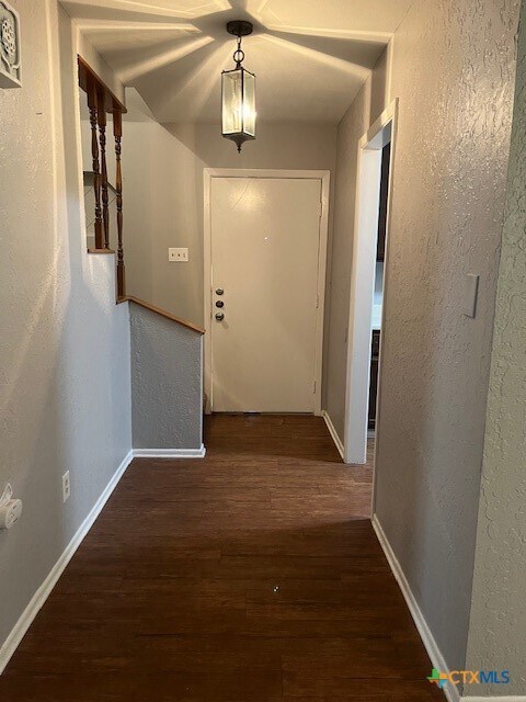 Foto del edificio - 1306 Carnation Ln