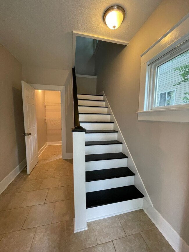 Foto del edificio - 2 Bedroom Near ESU!