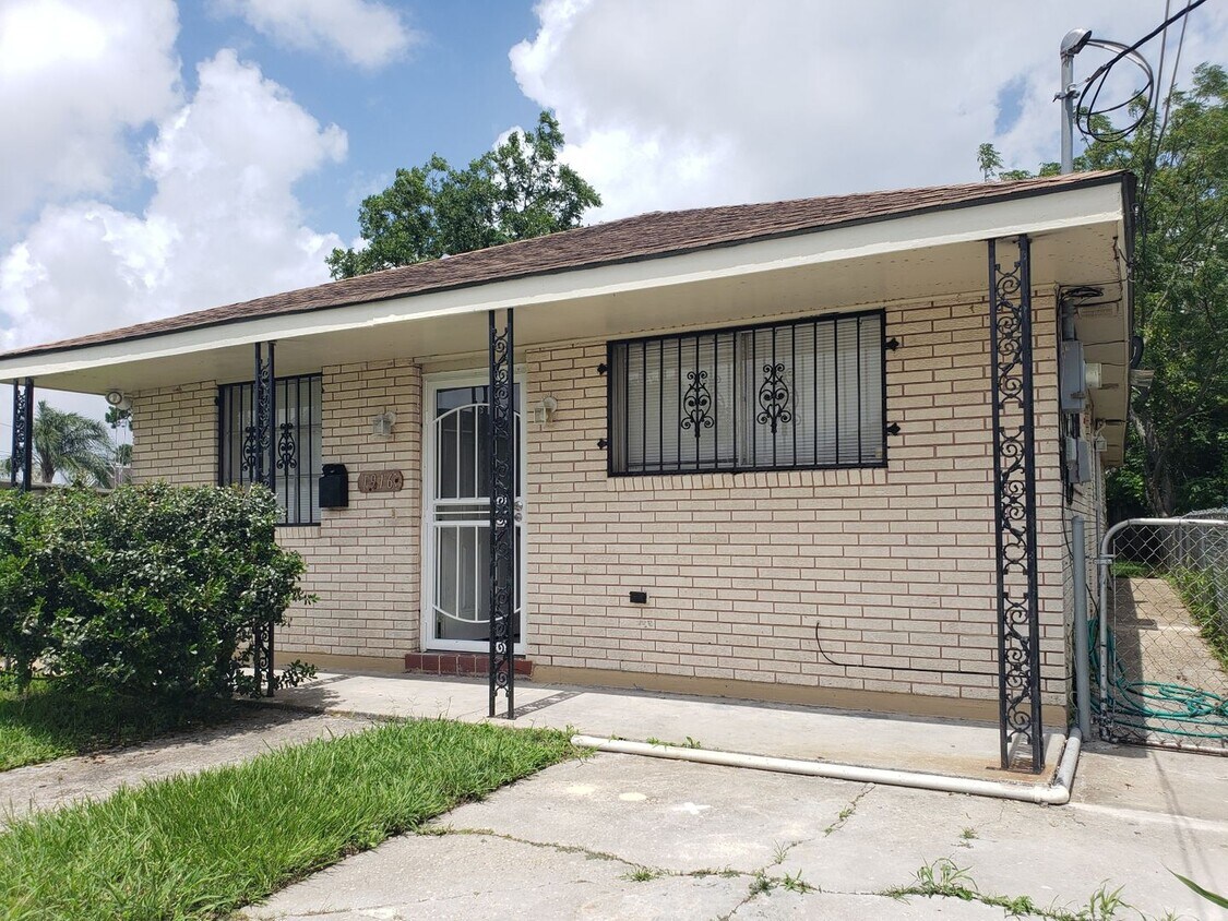 Primary Photo - 5 Bedroom Single House