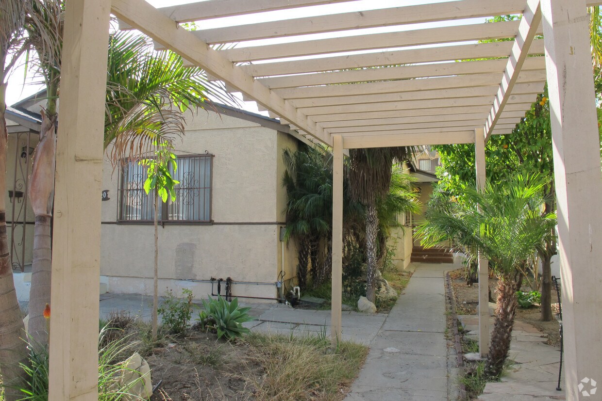 Building Photo - 10920 Aletta Ave