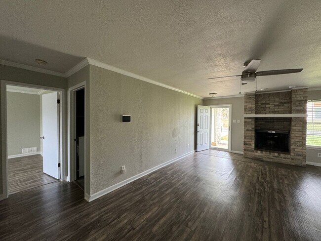 Building Photo - 360 Virtual Tour Available