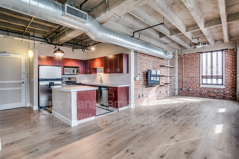 Foto principal - 114 W Adams St