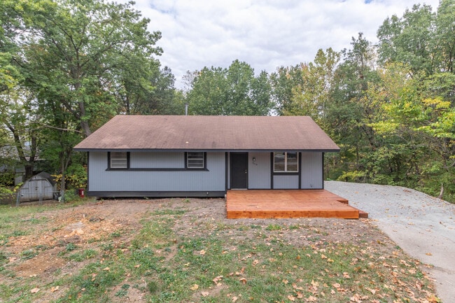 Building Photo - 5714 N Maple Ct