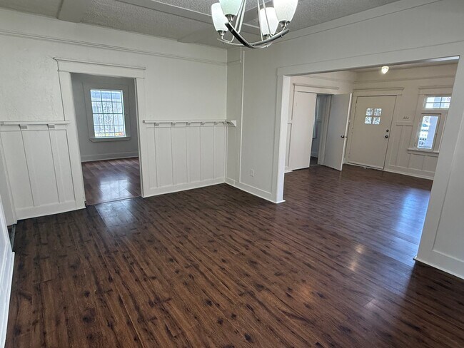 Foto del edificio - 860 W 56th St