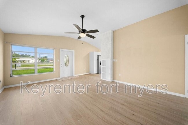 Foto del edificio - 275 Lakeview Dr