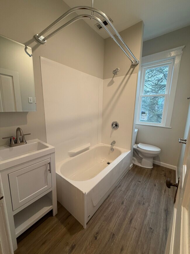 Foto del edificio - 2320 Rock Spring Rd