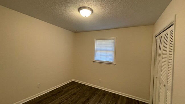 Building Photo - 19 Wedgefield Dr