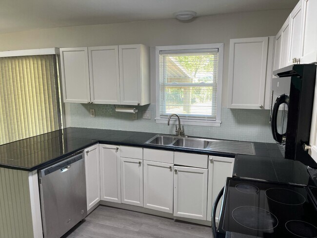 Cocina - 519 Beaulah Ave