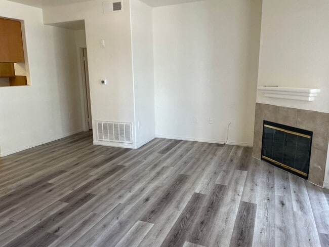 Foto del edificio - 2 Bedroom Condo!