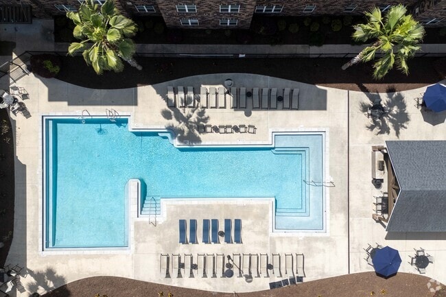 Building Photo - Varsity House Gainesville