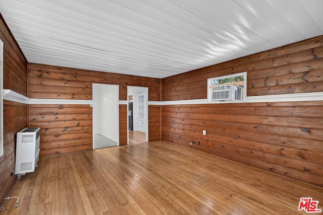 Building Photo - 1723 N Beverly Glen Blvd