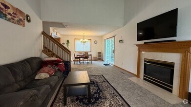 Building Photo - 2755 Ranchview Ln N