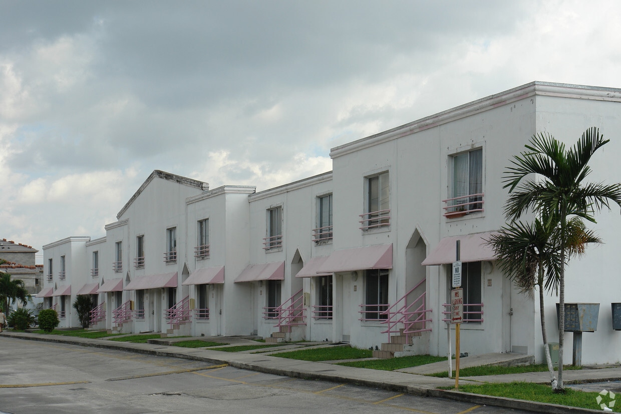7980 NW 8th St - 7999 NW 7th St