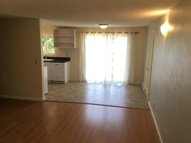 Building Photo - 3 Bedroom House in College Hill Neighborhood