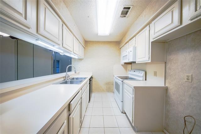 Foto del edificio - 2800 Keller Springs Rd