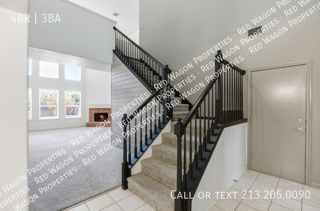 Building Photo - 2635 Lakehills St