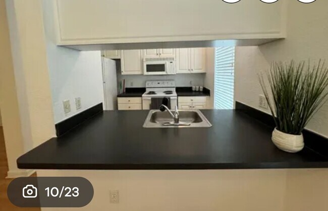 Foto del edificio - 860 N Orange Ave