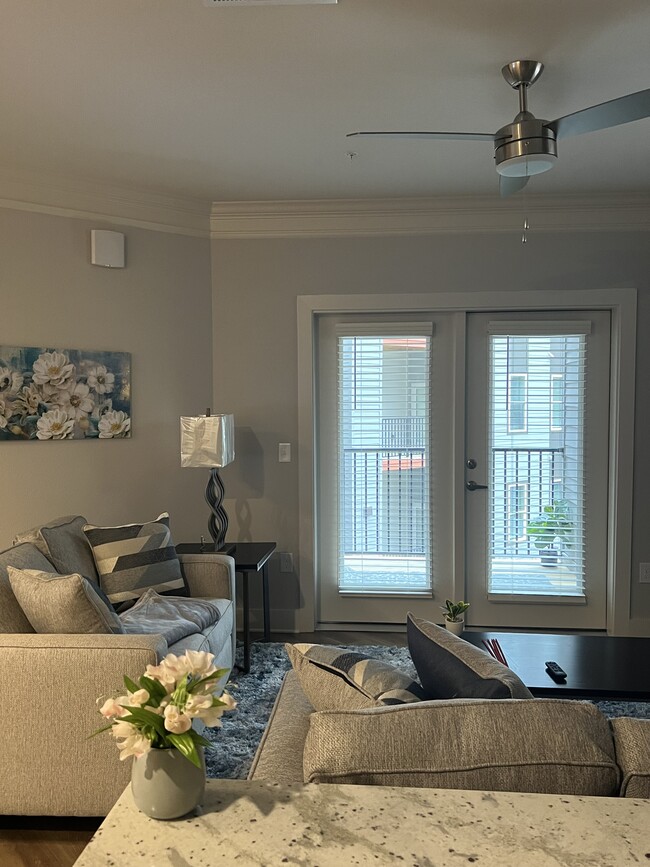 Foto del edificio - 2011 Honeycutt Dr