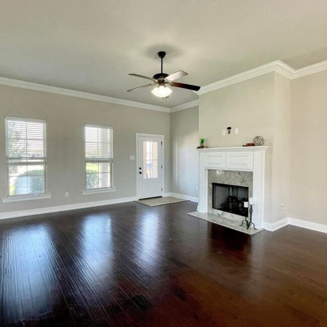 Foto del edificio - 103 Sapphire Springs Rd