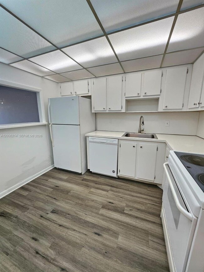 Building Photo - 1200 NE Miami Gardens Dr