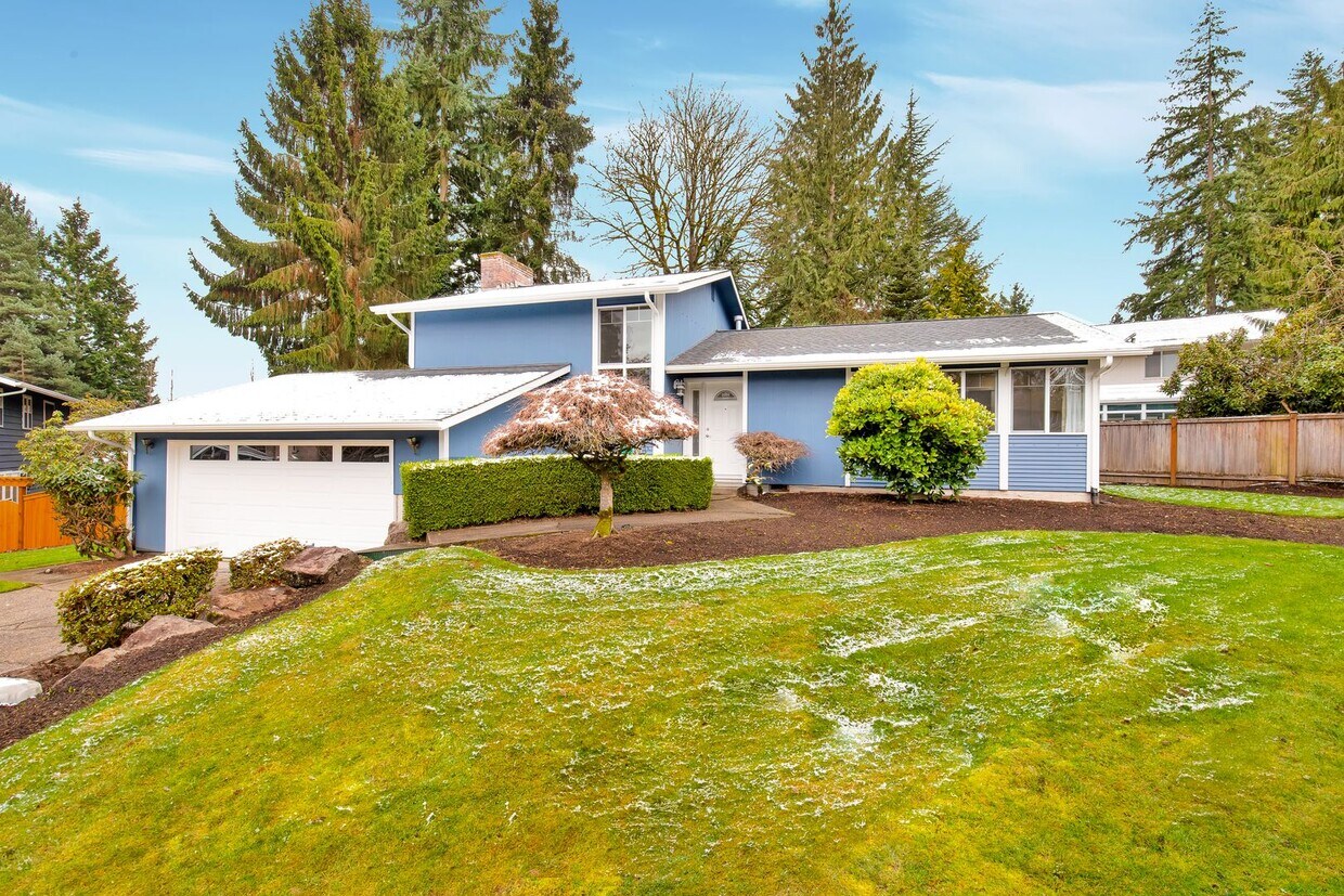 Grasslawn Park Redmond Tri-level home - Grasslawn Park  Redmond Tri-level home