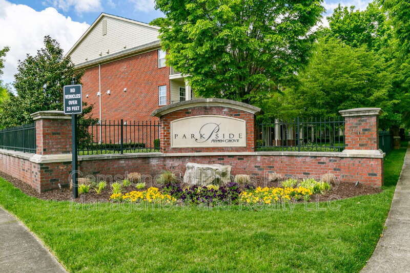 Foto principal - 3201 Aspen Grove Dr