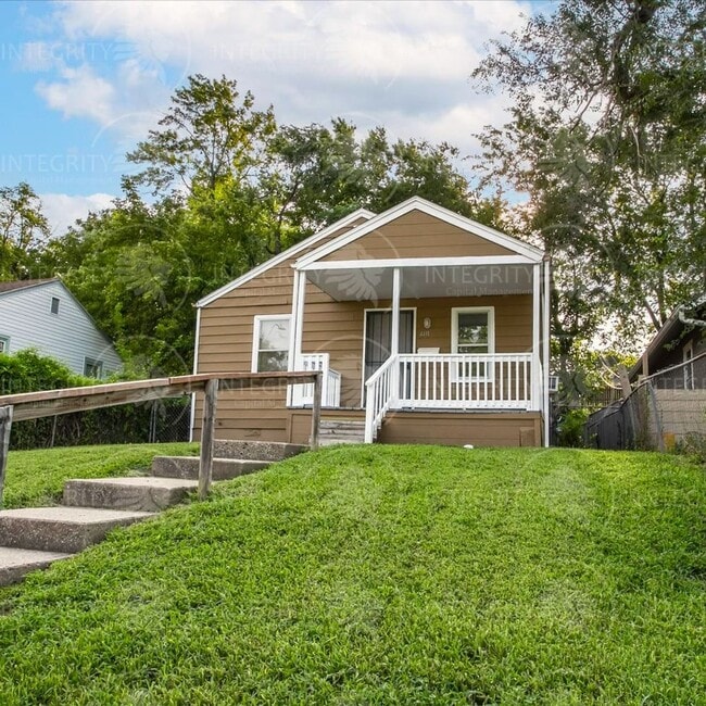 Building Photo - 4411 S Benton Ave
