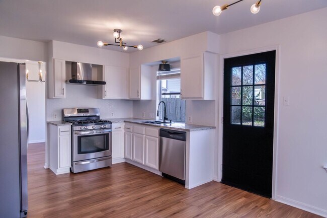 Building Photo - 2309 Loquat Ln